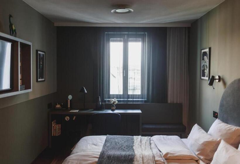 StandaardKamer, The Circus