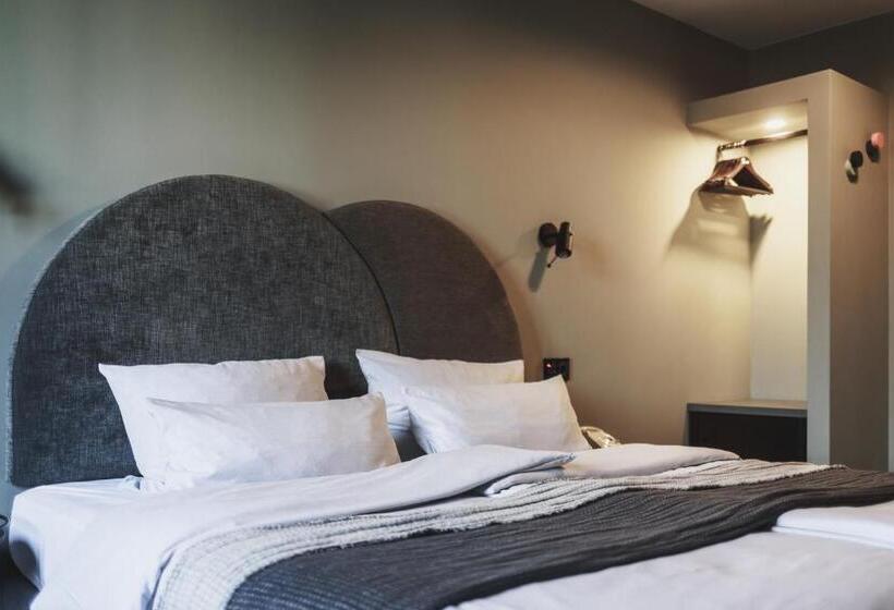 StandaardKamer, The Circus