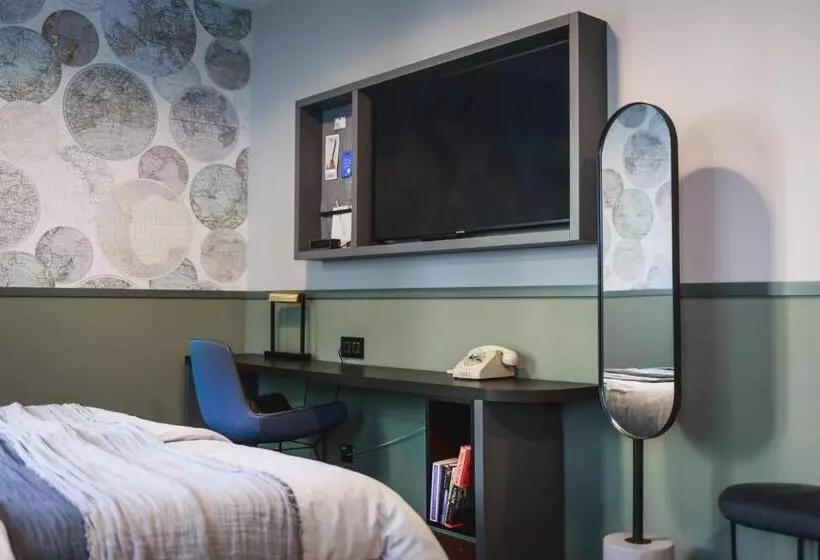 Standardzimmer, The Circus