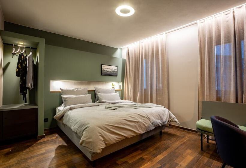 StandaardKamer, The Circus