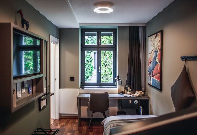 Standaard Éénpersoonskamer, The Circus