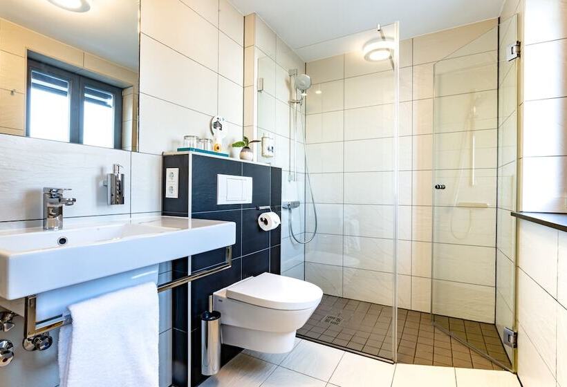 Junior Suite, The Circus