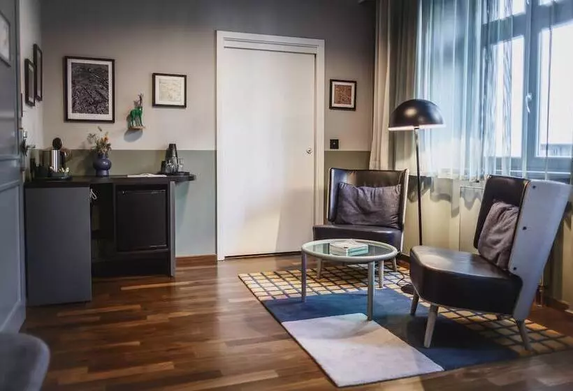 Junior Suite, The Circus