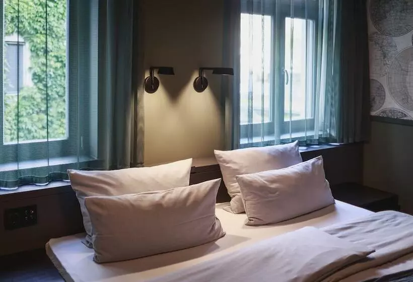 Junior Suite, The Circus
