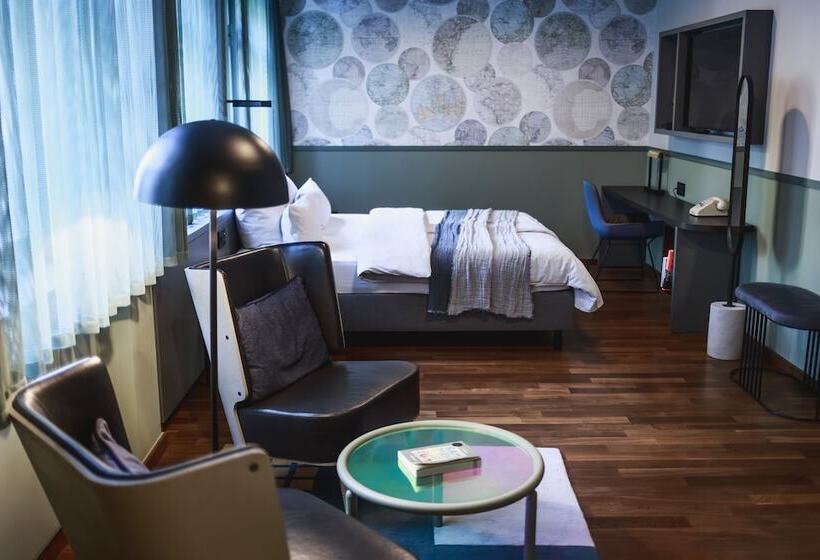 Junior Suite, The Circus