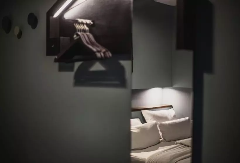Economy Zimmer, The Circus