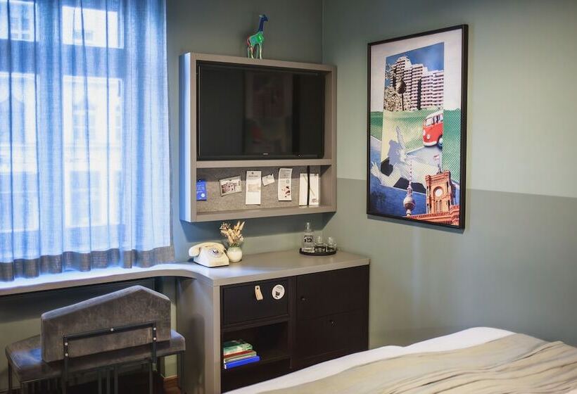 Economy Kamer, The Circus