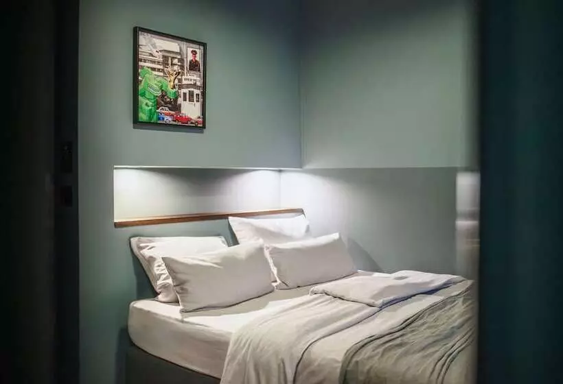 Economy Zimmer, The Circus