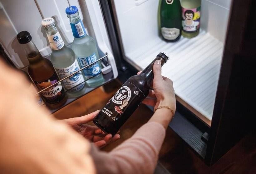 Economy Kamer, The Circus