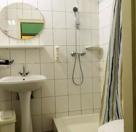 Standard Yhden Hengen Huone, Uno