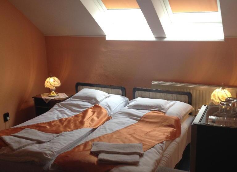 ベーシックトリプルルーム, Uno