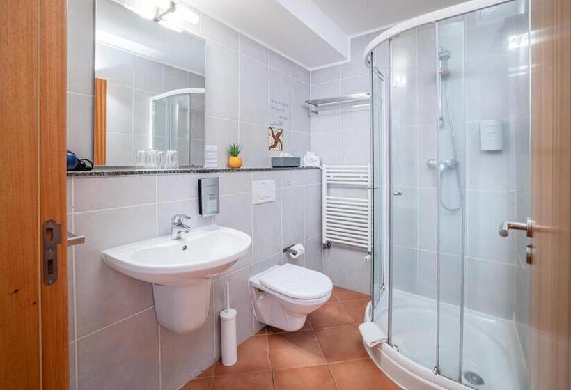 חדר משפחתי, Vilafoia