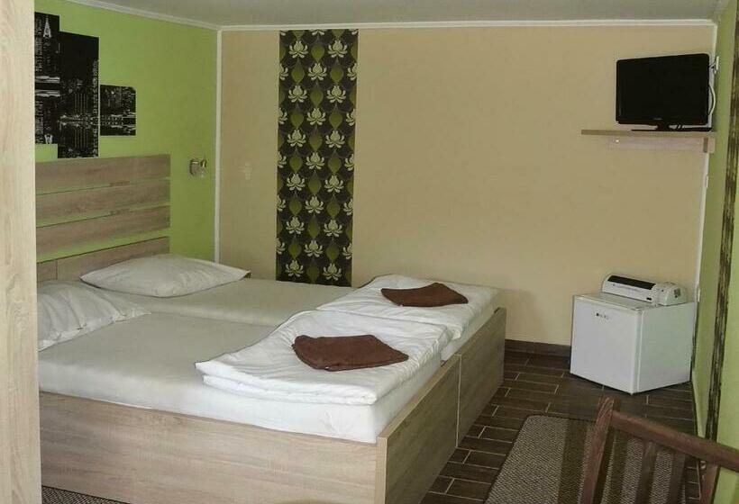 스탠다드 발코니 룸, Zsófia Panzió Pápa