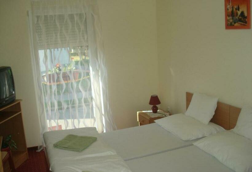 스탠다드 발코니 룸, Zsófia Panzió Pápa