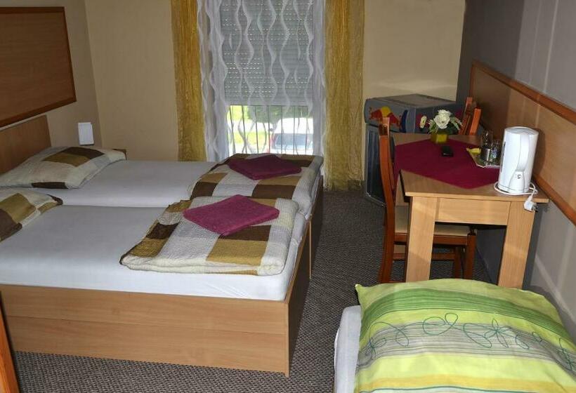 스탠다드 발코니 룸, Zsófia Panzió Pápa