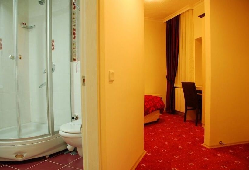 جناح, Otel Bossinop