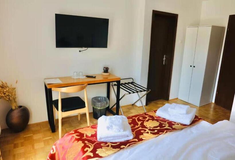 اتاق استاندارد با بالکن, Pension Moychi