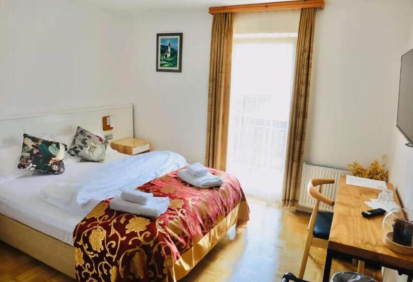 اتاق استاندارد با بالکن, Pension Moychi