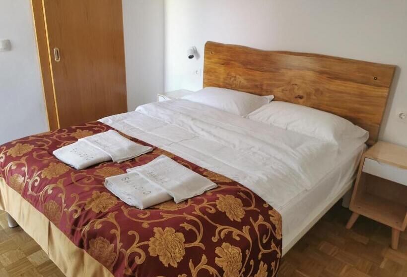 اتاق اکونومی, Pension Moychi