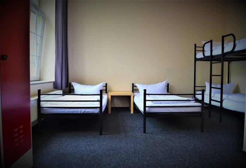 تختخواب در اتاق مشترک, Singer109 Hostel, Hotel & Apartment