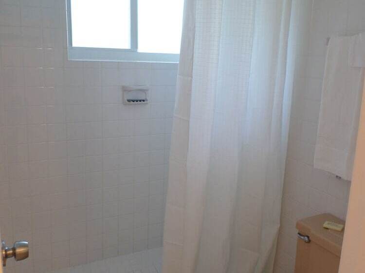 标准间, Surf Side Resort