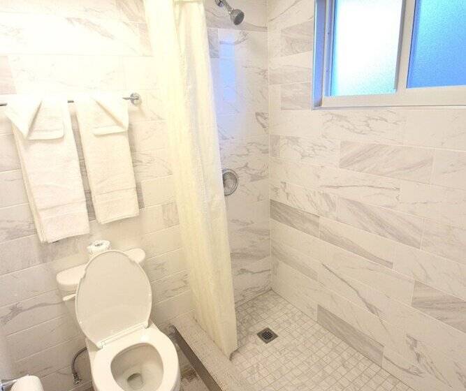 标准间, Surf Side Resort