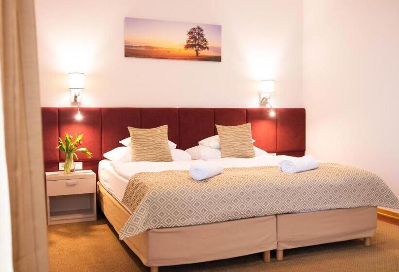 غرفة قياسية مزوَّدة بشُرفة, Szalajka Liget Hotel és Apartmanházak