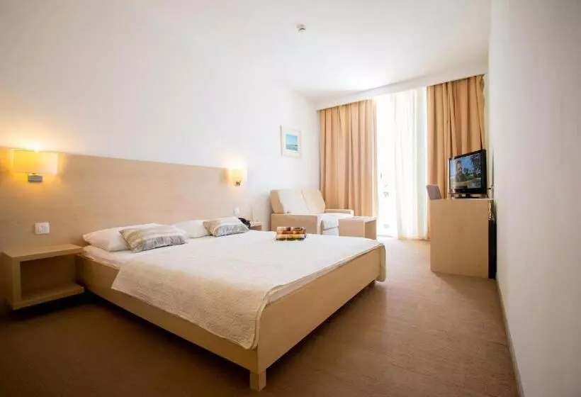 トリプルクラシックルーム, Family Hotel Adria   All Inclusive