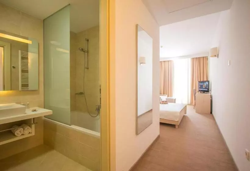 トリプルクラシックルーム, Family Hotel Adria   All Inclusive
