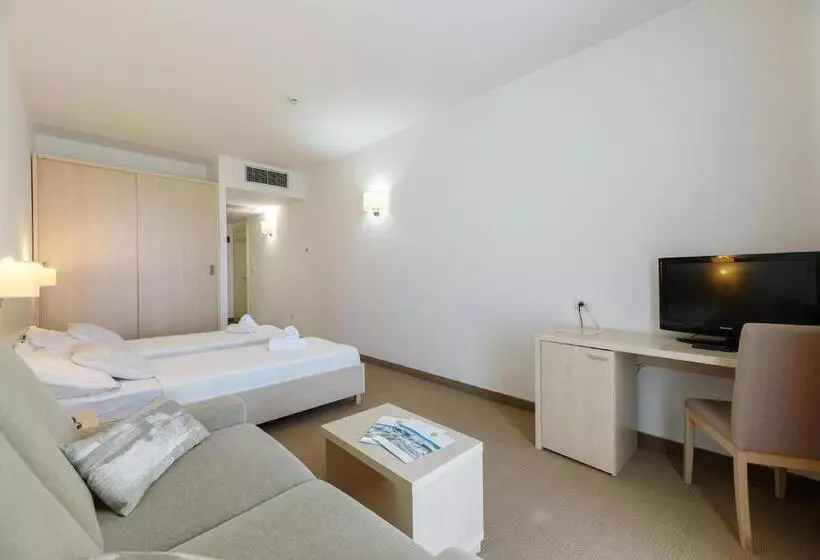 トリプルクラシックルーム, Family Hotel Adria   All Inclusive