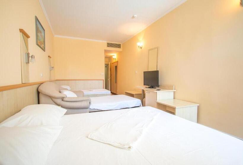 스탠다드 트리플 발코니 룸, Family Hotel Adria   All Inclusive