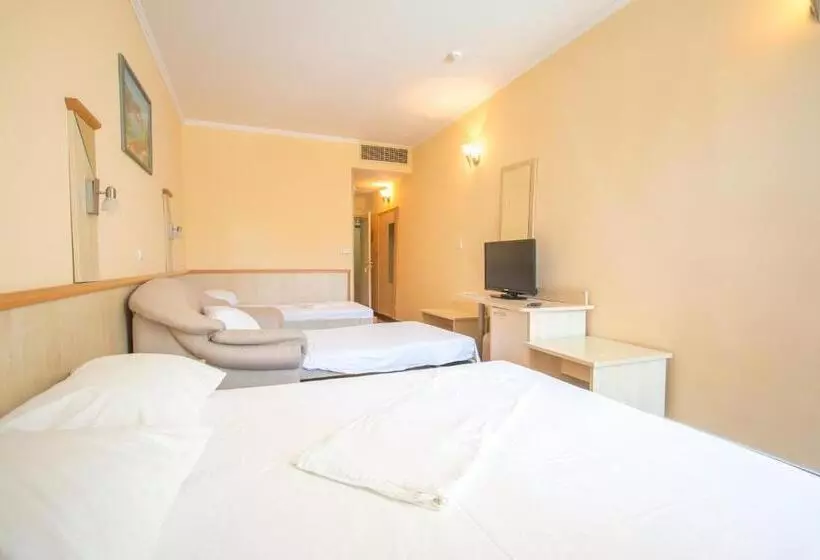 バルコニー付きスタンダードトリプルルーム, Family Hotel Adria   All Inclusive