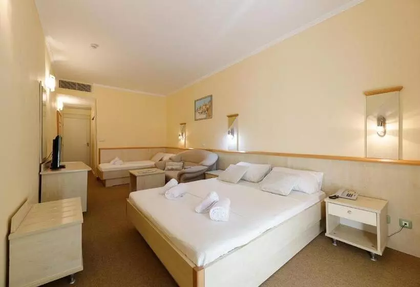 バルコニー付きスタンダードトリプルルーム, Family Hotel Adria   All Inclusive