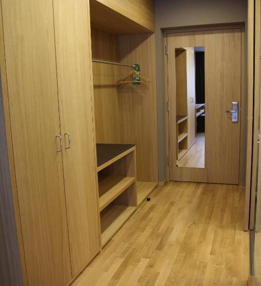 컴포트 룸, Am Garnmarkt