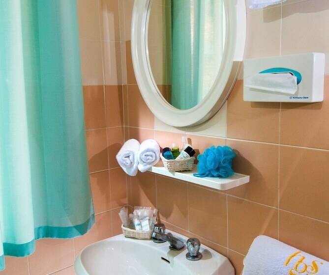 발코니가 있는 4인용 스탠다드 룸, Diana