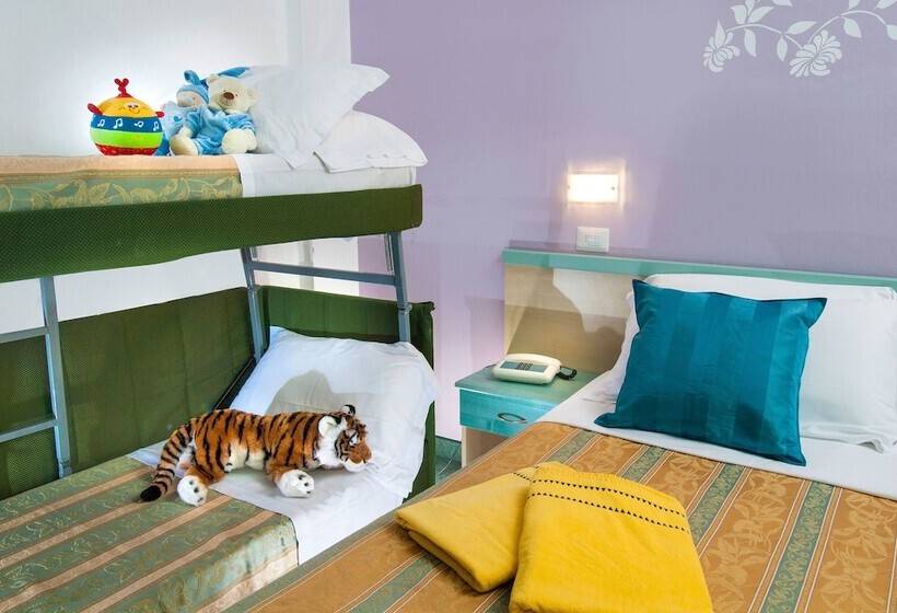 발코니가 있는 4인용 스탠다드 룸, Diana