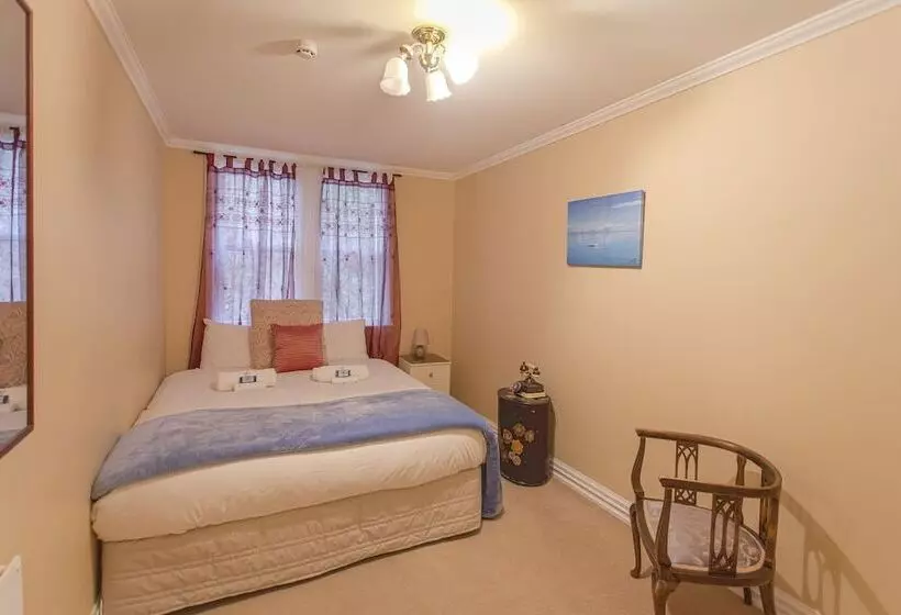 Basic Yhden Hengen Huone Jaettu Kylpyhuone, Fellworth House For Solo Travellers