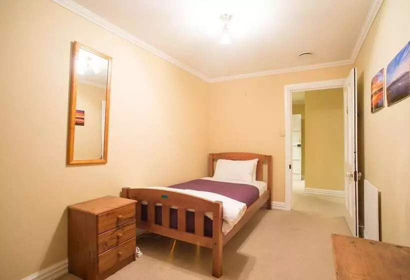 Single Basic Room Shared Bathroom