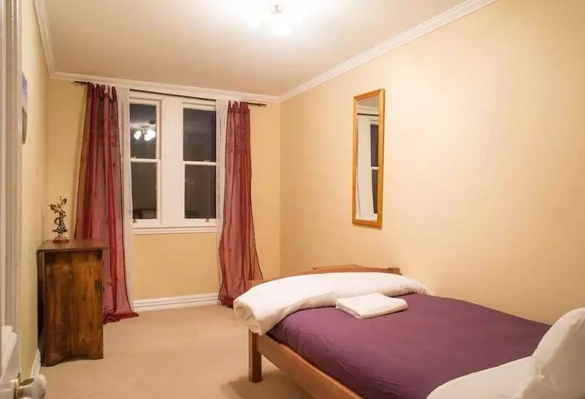 Basic Yhden Hengen Huone Jaettu Kylpyhuone, Fellworth House For Solo Travellers