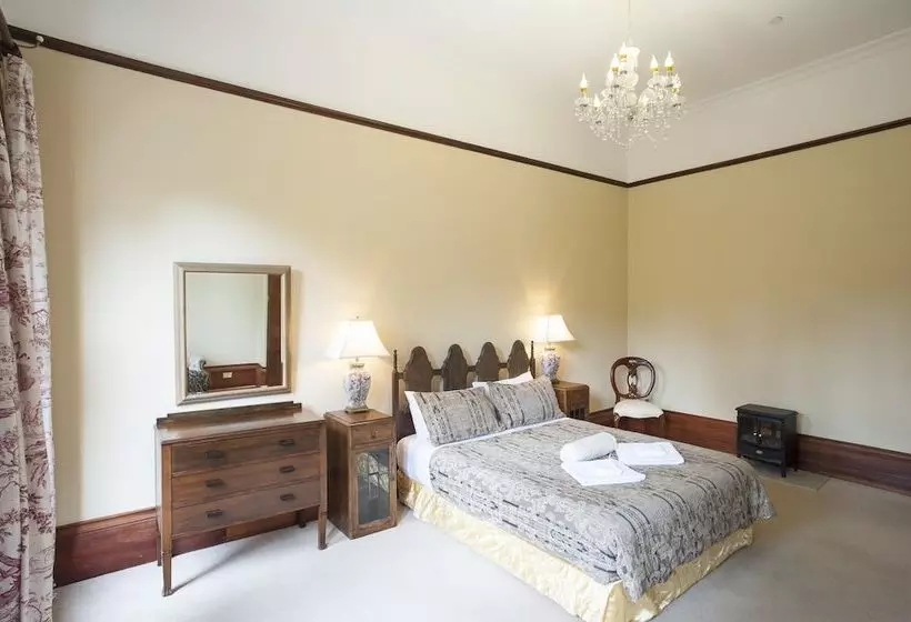 Standard Single Room Shared Bathroom