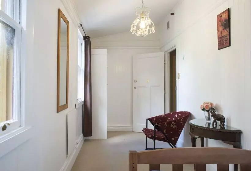 Standard Yhden Hengen Huone Jaettu Kylpyhuone, Fellworth House For Solo Travellers