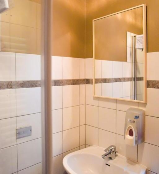 اتاق اکونومی یک تخته, Latrabjarg