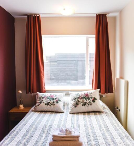 اتاق اکونومی یک تخته, Latrabjarg