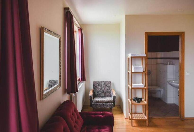 اتاق سوپریور با چشمانداز دریا, Latrabjarg