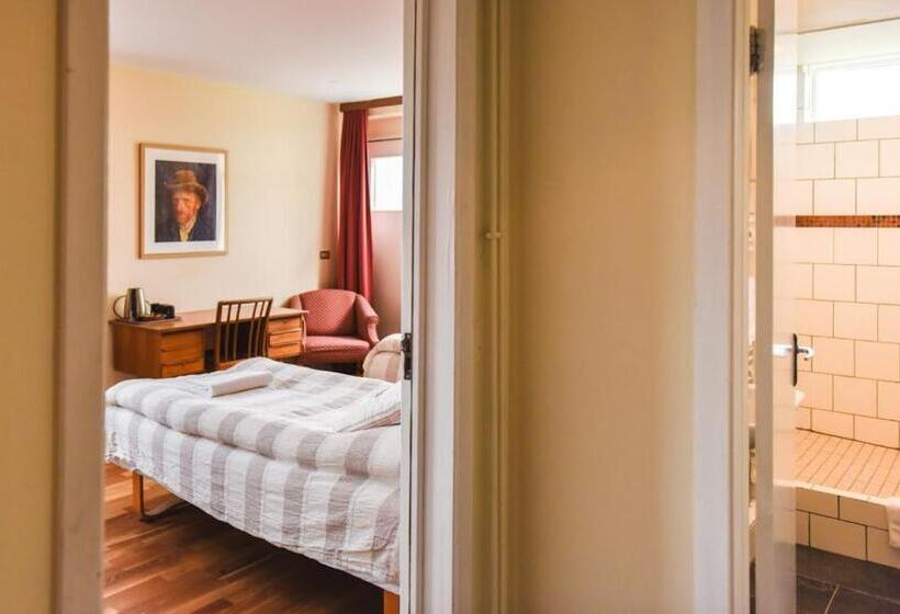 سوییت خانوادگی, Latrabjarg