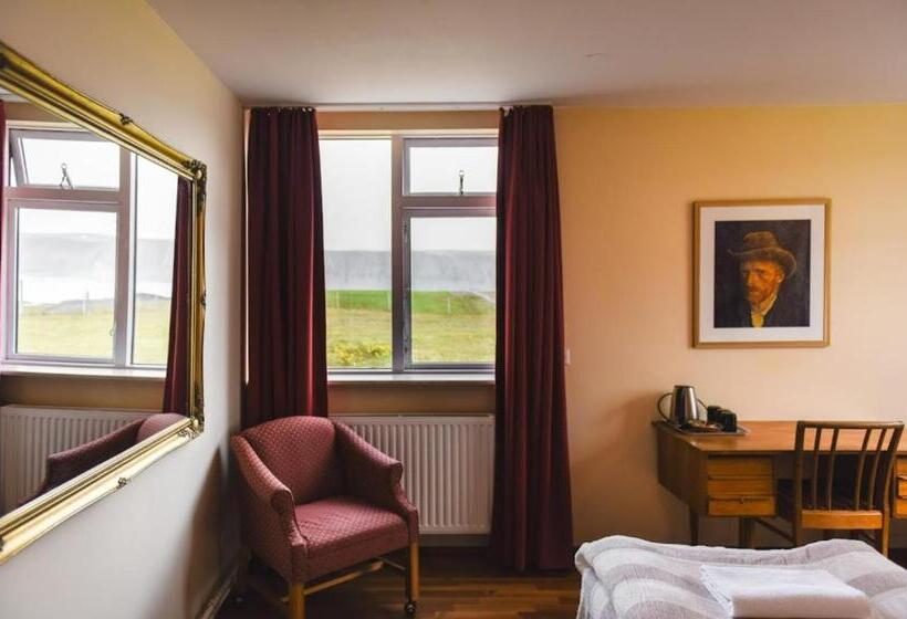 سوییت خانوادگی, Latrabjarg