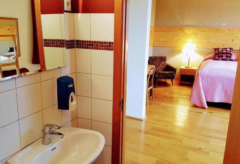 سوییت خانوادگی, Latrabjarg