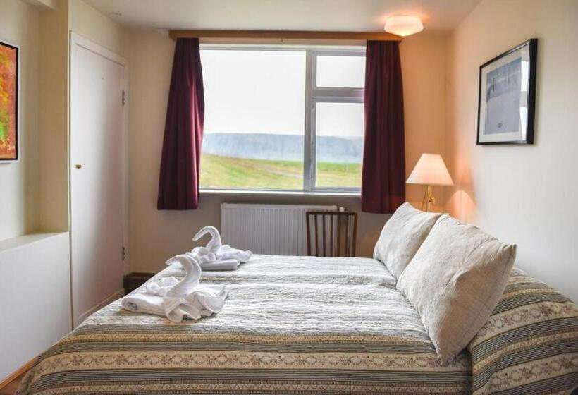 اتاق استاندارد با چشمانداز کوهستان, Latrabjarg