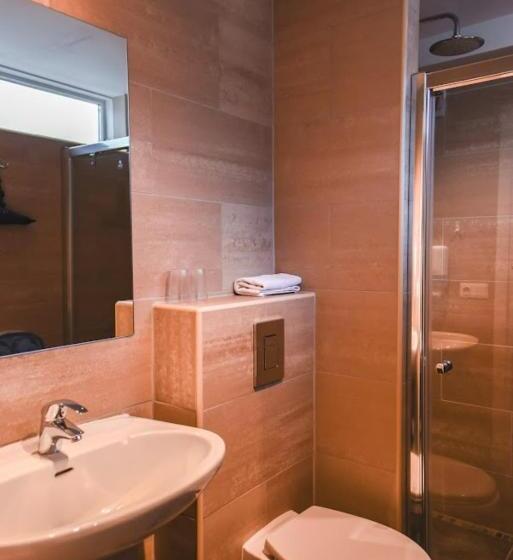 اتاق استاندارد با چشمانداز کوهستان, Latrabjarg