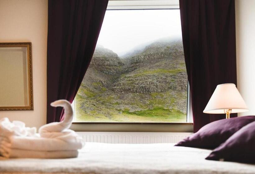 اتاق استاندارد با چشمانداز کوهستان, Latrabjarg